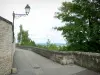Langres - Promenade sur le chemin de ronde, le long des remparts de la vieille ville