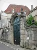 Langres - Portal of the Piétrequin mansion named Piépape