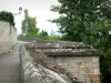 Langres - Promenade on the walkway along the rampart walls of the old town