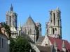 Laon - Türme der Kathedrale Notre-Dame und ehemaliger Bischofspalast (Gerichtsgebäude)