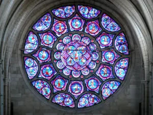 Laon - Dentro de la catedral de Notre Dame: los rosetones del Este