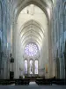 Laon - Intérieur  de la cathédrale Notre-Dame : nef et choeur