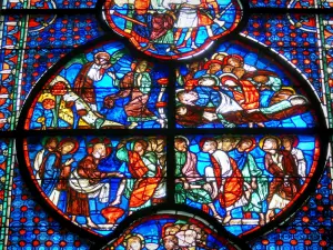 Laon - Dentro de la catedral de Notre-Dame: ventanas del coro