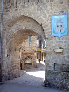 Largentière - Puerta de Recoletos y el escudo de armas Largentière