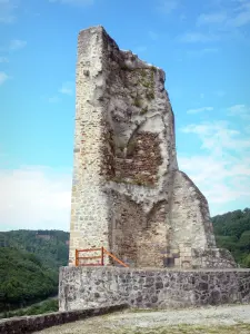 Laroquebrou castle - Remains of the keep, called truncated tower