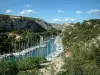 Las Calanques - Calas con un puerto y la alineación de los barcos y veleros