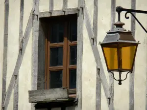 Lassay-les-Châteaux - Wall lantern and window of a half-timbered house