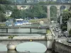 Laval - Tal der Mayenne: Brücken und Viadukt überspannend den Fluss Mayenne; Fluss-Anlegestelle von Laval