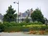 Laval - Benches surrounded by flowerbeds