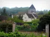 Lavardin - Iglesia de Saint-Genest casas de la aldea románicas y los árboles