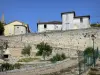 Lectoure - De la huerta, las paredes (fortificaciones), casas en el casco antiguo y el campanario de la iglesia del Espíritu Santo, en el Gers Lomagne