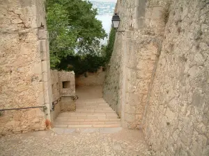 Lérins-eilanden - Île Sainte-Marguerite trappen en wallen van Fort Royal