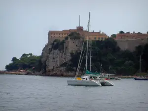 Lérins island - Sainte-Marguerite island: sea with boats, forest and Royal fort (Sea museum)