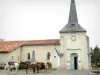 Lévignacq - Horses standing at the front of the Lévignacq church