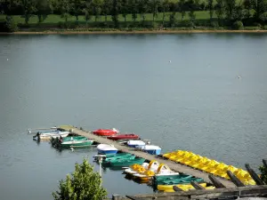 Liez lake - Land of Four Lakes: boats and pedal boats moored to a pontoon, and Liez lake