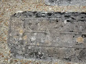 Ligné - Begraafplaats van de Ridders (Tempeliers): grafsteen