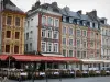 Lille - Maisons et terrasses de cafés de la Grand'Place (place du Général de Gaulle)