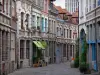 Lille - Rue pavée du Vieux-Lille (vieille ville) bordée de maisons