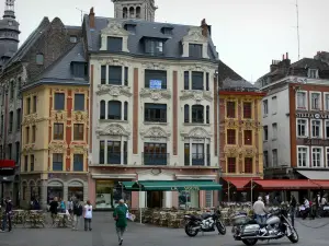 Lille - Huizen en terrasjes op het marktplein (Place du General de Gaulle)