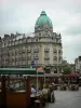 Lille - Terrasses de cafés, immeubles et maisons de la ville