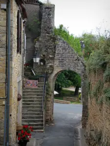 Limeuil - Casas de puertas y el pueblo medieval (medieval), en el Périgord