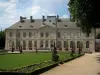 Limoges - Voormalig bisschoppelijk paleis huisvesting van de gemeentelijke museum van het bisdom en de Franse tuin (tuin van de bisschop)