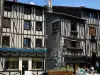 Limoges - Oude huizen met houten zijkanten van de Rue de la Boucherie