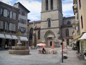 Limoges - Iglesia de Saint-Michel-des-Lions y la plaza de Saint-Michel fuente, farolas, café al aire libre, tiendas y casas