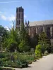 Limoges - Kathedrale Saint-Étienne gotischen Stiles und Gärten des Evêche (botanische Garten)