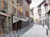 Llivia - Negozi di strada e facciate della città