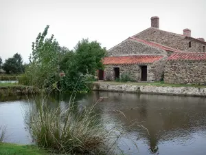 Logis de la Chabotterie - Corpo di acqua e comune