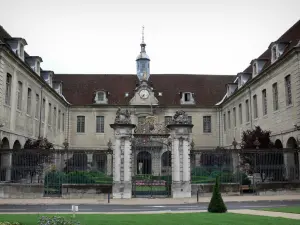 Lons-le-Saunier - Hôtel-Dieu with its main courtyard and its forged iron railing