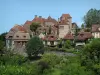 Loubressac - Casas da vila medieval e árvores, em Quercy