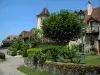 Loubressac - Poste de luz, rua e casas da vila medieval, em Quercy