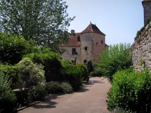 Loubressac - Street lined with shrubs and Intendant house, in the Quercy