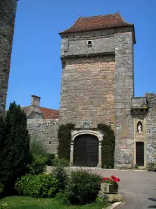 Loubressac - Entrance to the castle, in the Quercy