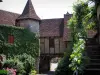 Loubressac - Tür und Häuser des mittelalterlichen Dorfes, im Quercy