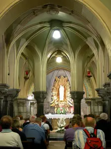 Lourdes - Domaine de la Grotte (sanctuaires, cité religieuse) : intérieur de la crypte