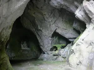 Lourdes - Domaine de la Grotte (sanctuaires, cité religieuse) : chemin de croix : grotte sainte Madeleine