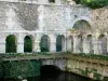 Louviers - Cloître de l'ancien couvent des Pénitents (cloître des Pénitents) sur un bras de la rivière Eure