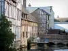 Louviers - Façades de maisons à pans de bois au bord de l'eau