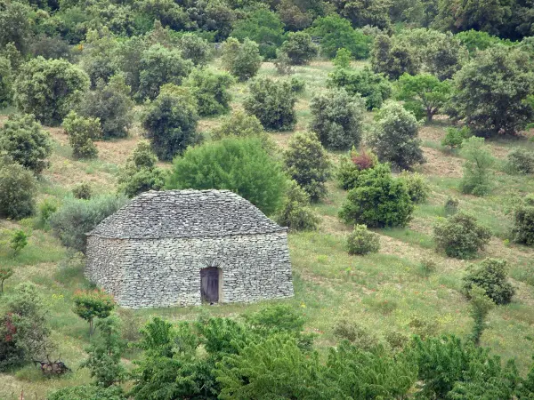 The Luberon Regional Nature Park - Tourism, holidays & weekends guide in the Vaucluse