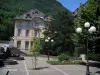 Luchon - Lampposts, fountain and building of the spa town