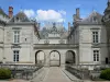 Le Lude castle - Courtyard of the castle