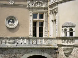 Le Lude castle - Detail of the Francis I facade (Renaissance)