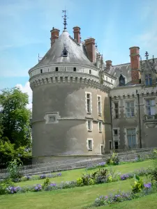 Le Lude castle - Tower and north facade of the castle