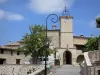 Lurs - Tour de l'Horloge surmontée d'un campanile, lampadaire et maisons du village