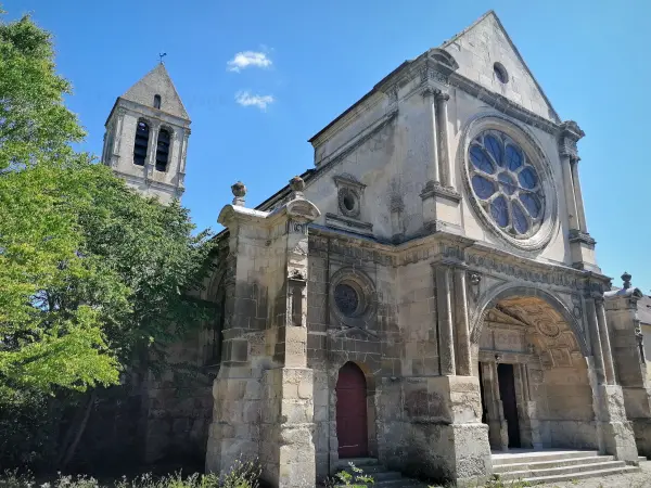 Luzarches - Façade et clocher de l'église Saint-Côme et Saint-Damien