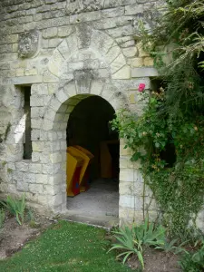 Luzarches - Vestige du château de la Motte