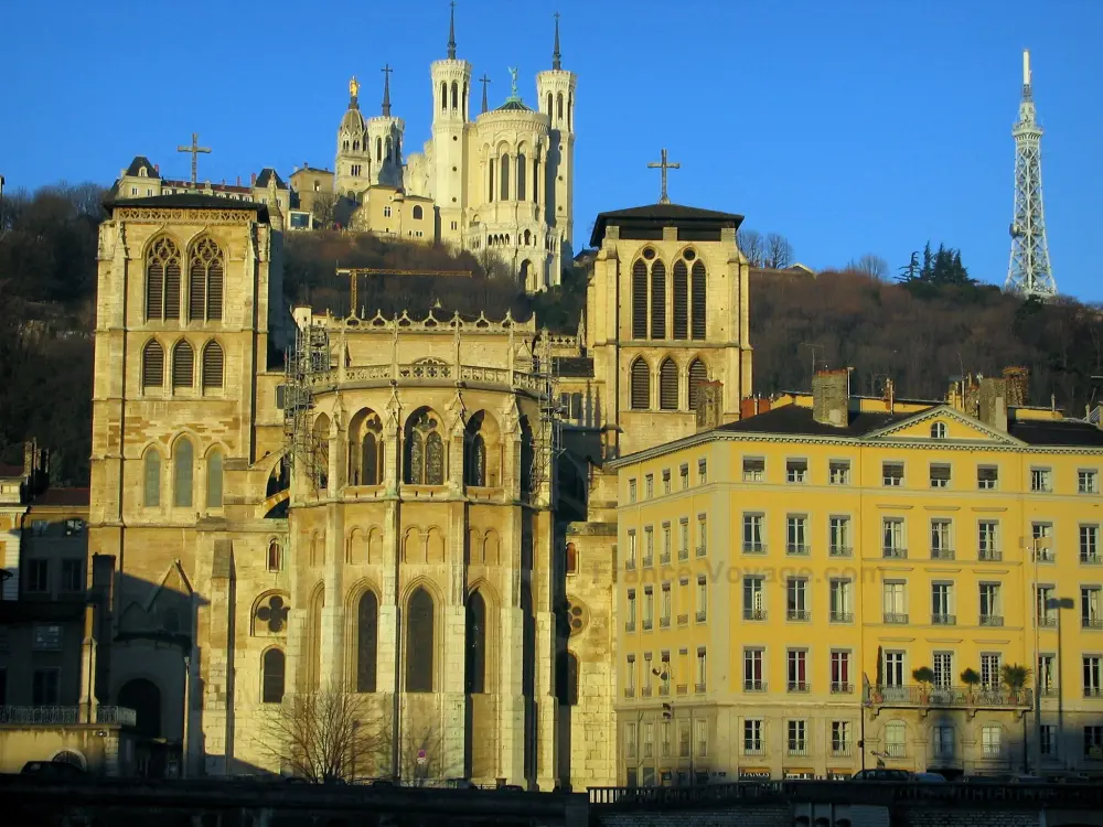 Lyon - Cathédrale Saint-Jean (primatiale), maison du Vieux Lyon, basilique de Fourvière et tour métallique